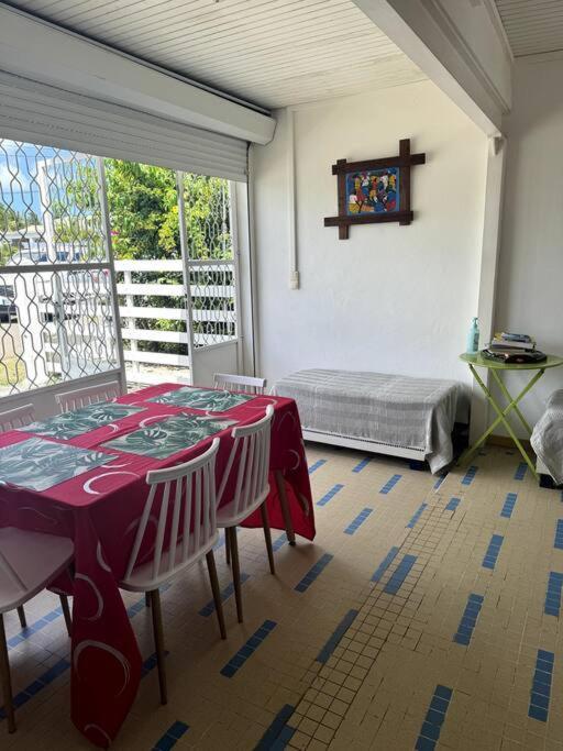Maison Authentique A 300M De La Plage Sainte-Anne Exteriér fotografie