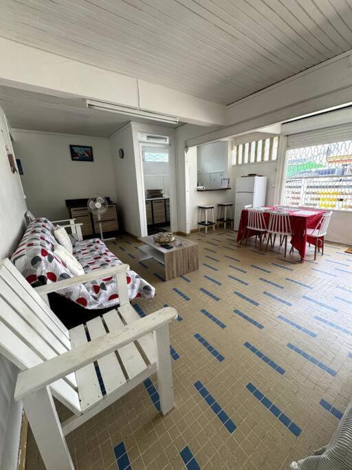 Maison Authentique A 300M De La Plage Sainte-Anne Exteriér fotografie