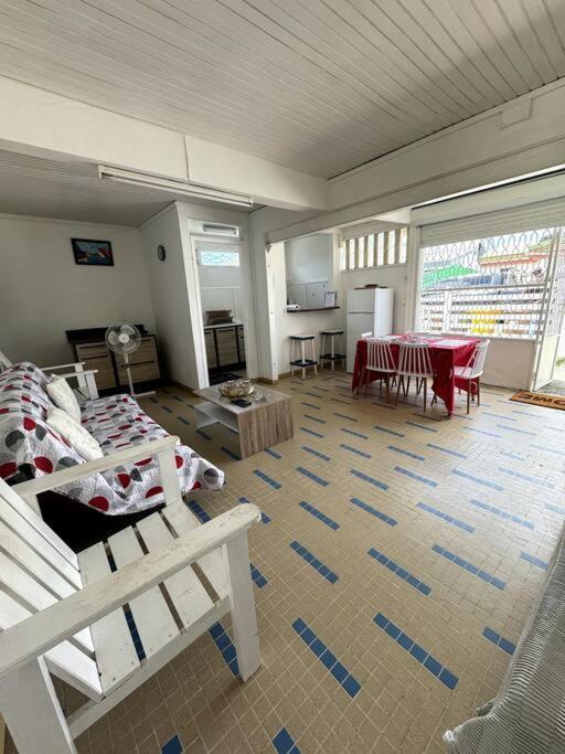 Maison Authentique A 300M De La Plage Sainte-Anne Exteriér fotografie